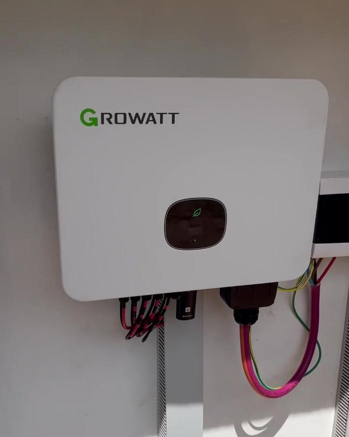Inversor Growatt y protecciones instalados